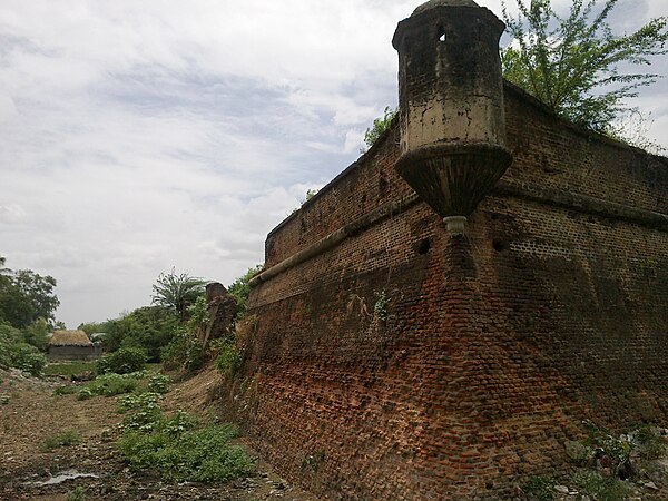 Image: Fort   Vandavasi