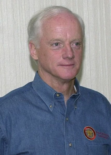 File:Frank Keating at a conference, Oct 20, 2001 - cropped.jpg