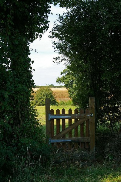 File:Gate Near Lambs Cross - geograph.org.uk - 214796.jpg