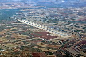 Image aérienne de l'aéroport en 2007.