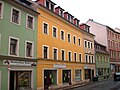 Wohnhaus (zwei Hausteile) in geschlossener Bebauung mit einem Seitenflügel zum Hof