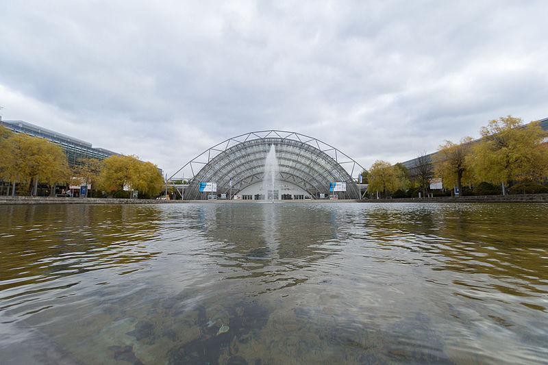 File:Glashalle Neue Messe Leipzig.jpg