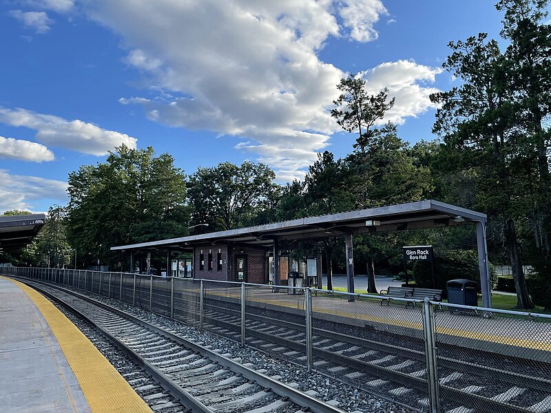 File:Glen Rock Boro Hall Station Sept2021 (3).jpg