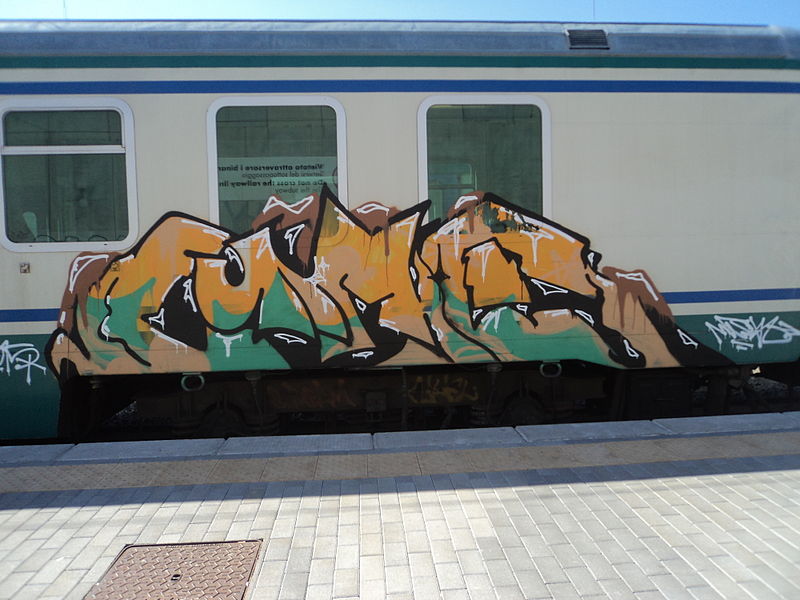 File:Graffiti on rolling stock in Rome 123.JPG