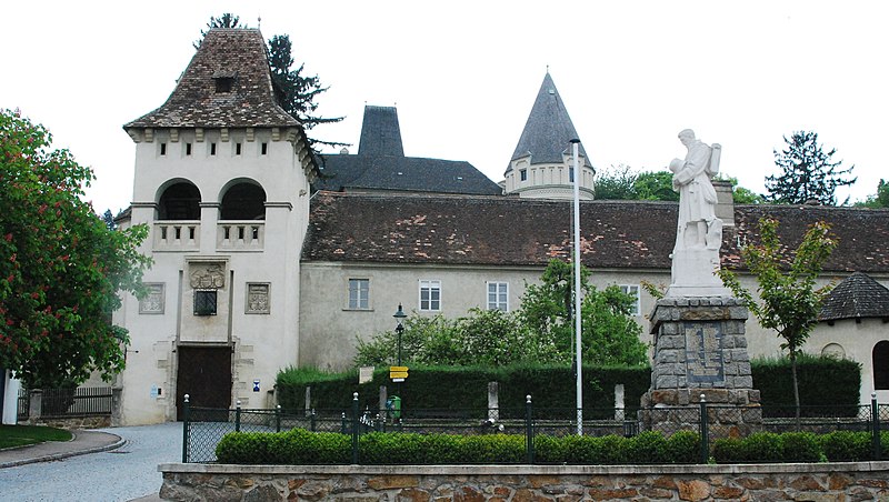 File:GuentherZ 2011-05-01 0054 Maissau Schloss.jpg