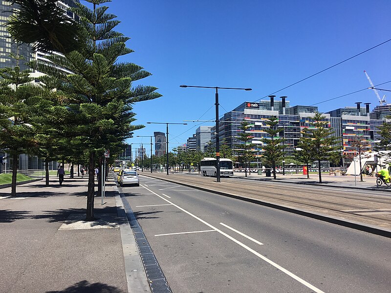 File:Harbour Esplanade, Docklands.jpg