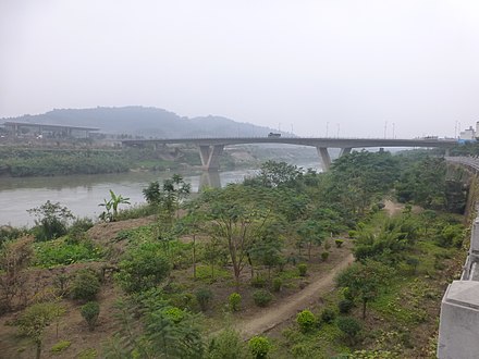A new bridge spanning the Red River between Hekou and Kim Thành, on the main road between Kunming and Hanoi
