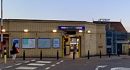 Estação High Barnet bldg 2020.jpg