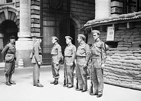 Een militiepost bij Admiralty Arch in het centrum van Londen, 21 juni 1940.