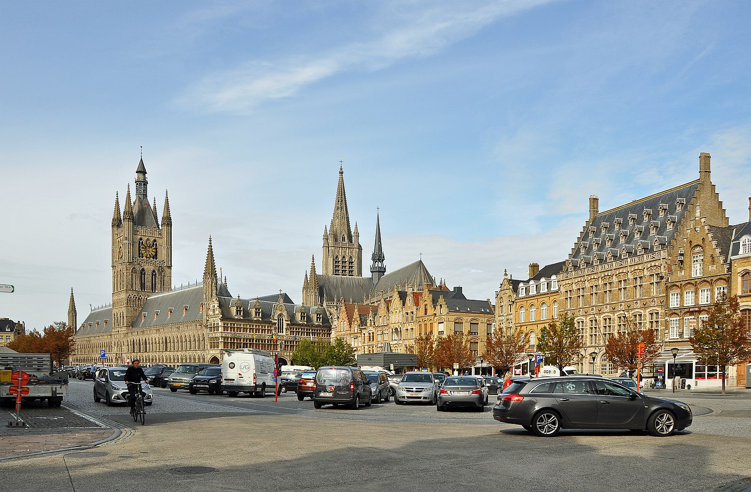 Grand-Place d'Ypres - Wikiwand