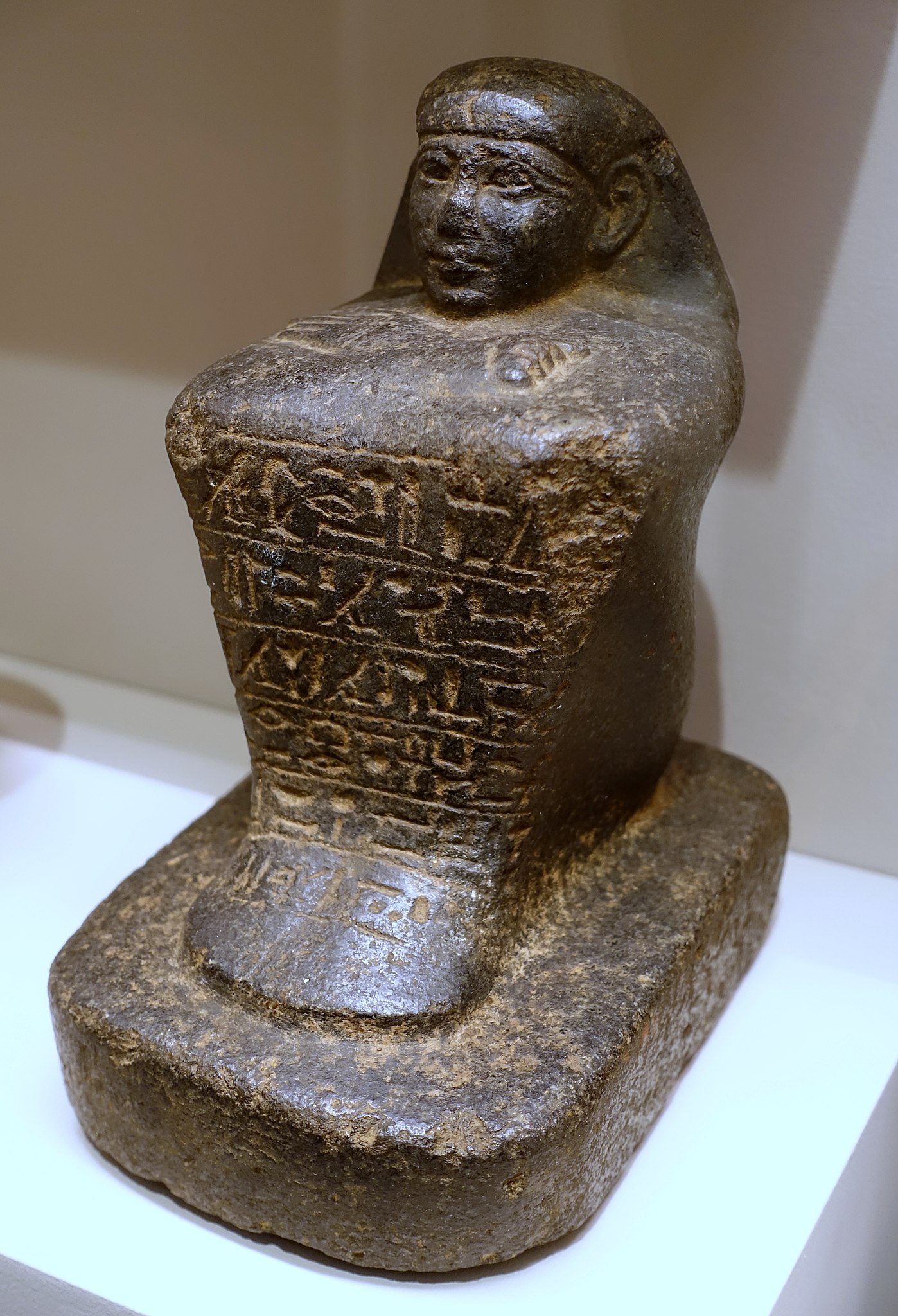 File:Inscribed block statue, Egypt, Late Period, c. 664-332 BC 