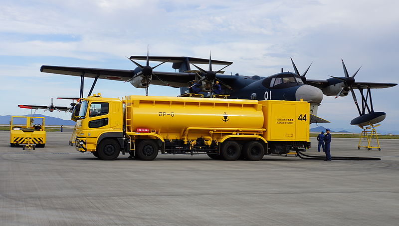 File:JMSDF 20000ℓ Fuel Truck(Mitsubishi Fuso Super Great) and US-2 in Iwakuni Air Base 20140914-03.JPG