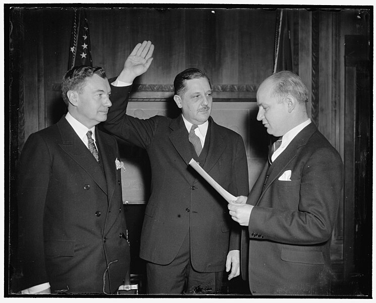 File:Jackson successor takes oath. Washington, D.C., March 21. Thurman Arnold, former Yale University Law Professor, was today sworn in as Assistant Attorney General in charge of anti-trust LCCN2016873249.jpg