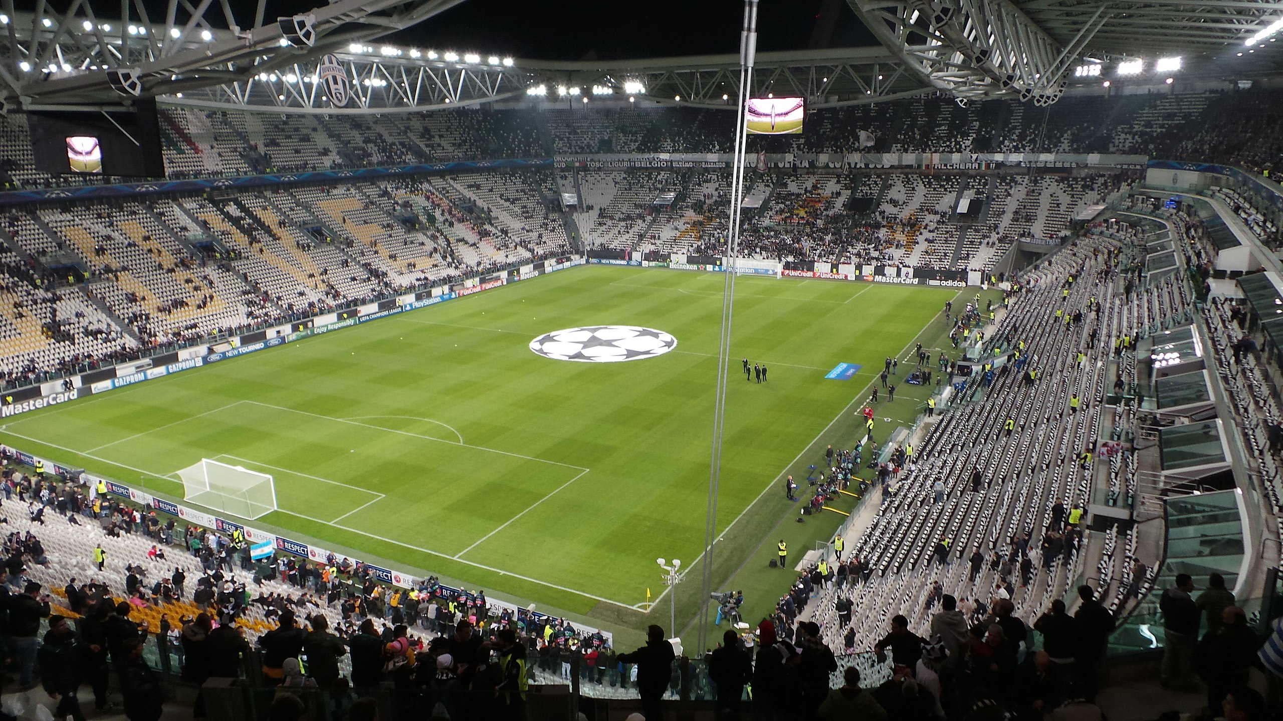 File:Juventus v Real Madrid, Champions League, Stadium, Turin, 2013.jpg - Wikimedia Commons