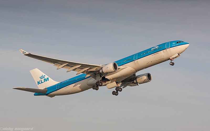 File:KLM A330 rocketing out of Amsterdam Airport (32512532641).jpg