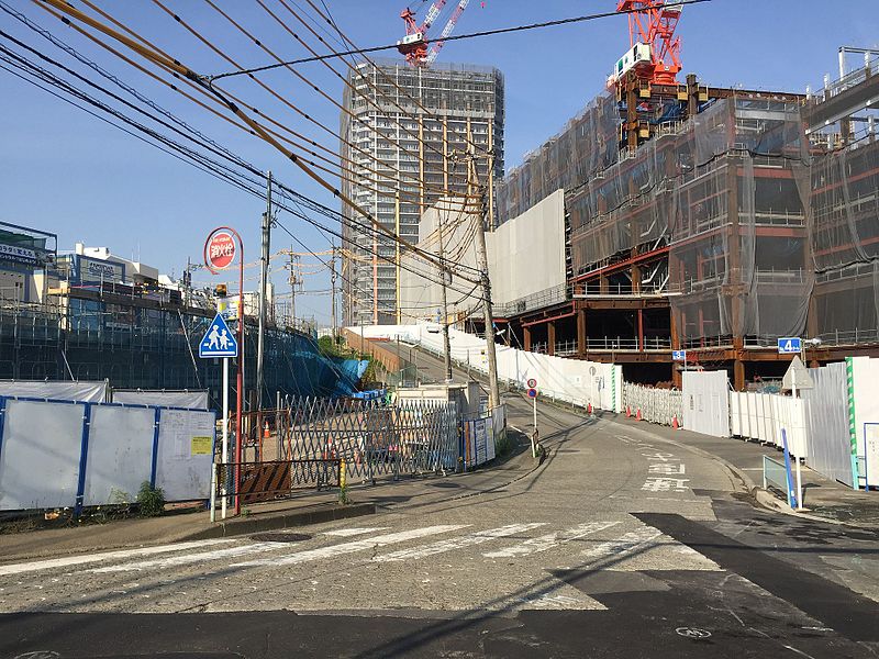 ファイル:Kamoi-Kamiiida-Line (road construction) Honjyuku-Sachigaoka C - East side of the Futamatagawa Station 03Ra (2017).jpg