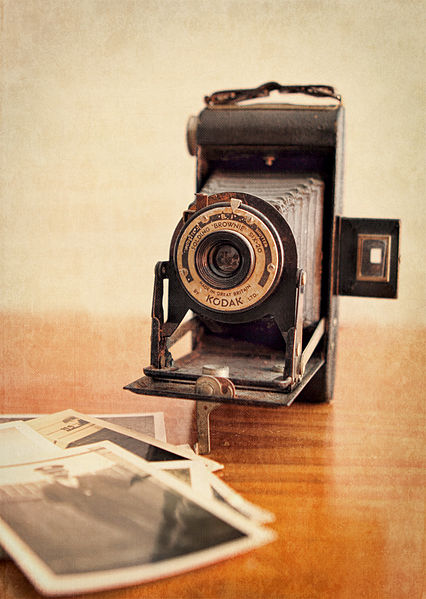 File:Kodak Folding Brownie (6520437619).jpg