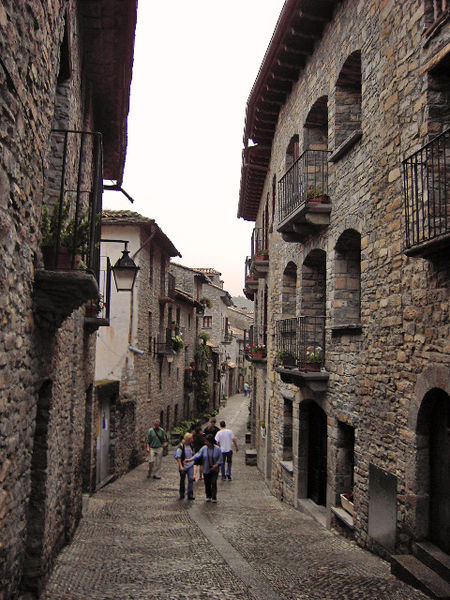 File:L'Aínsa - Calle Mayor.jpg