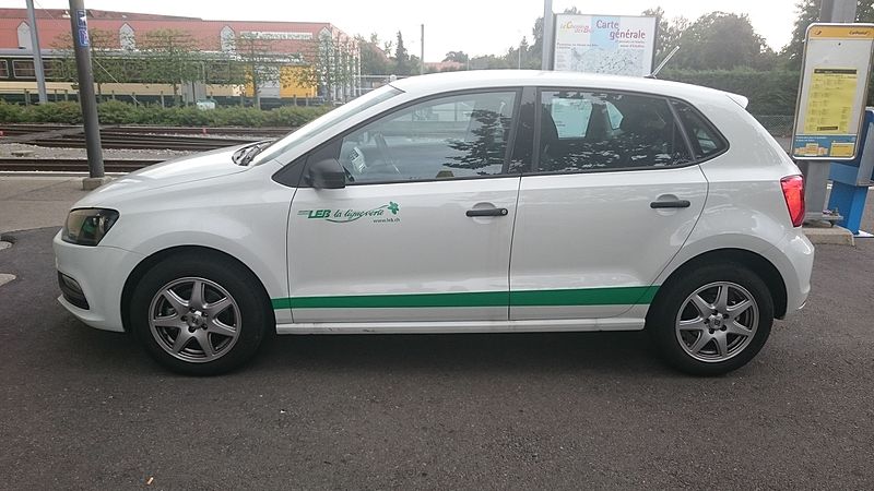 File:LEB Voiture de service VW Polo V.jpg