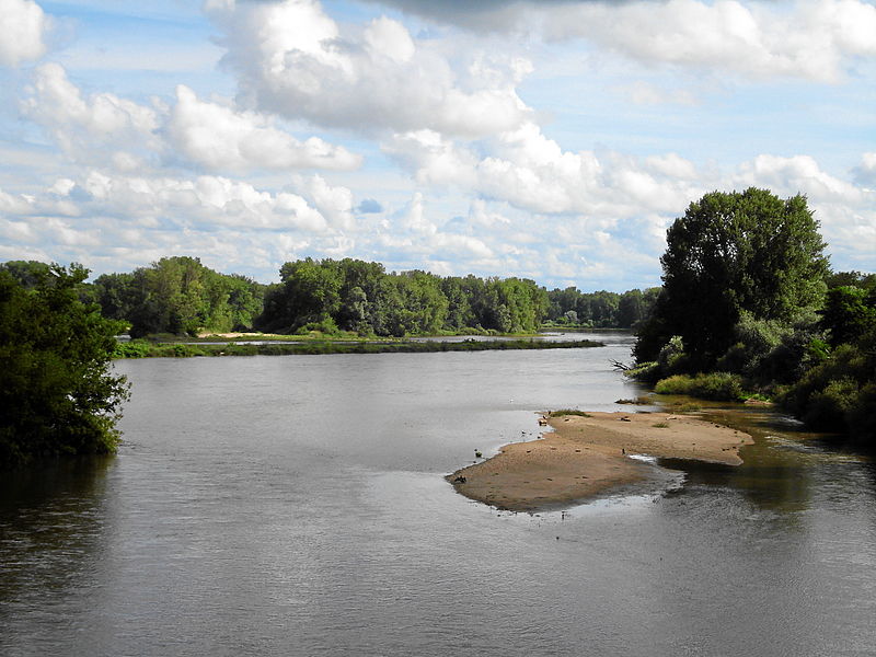 File:La-charité-li-arm-flussaufwärts-wehr.JPG