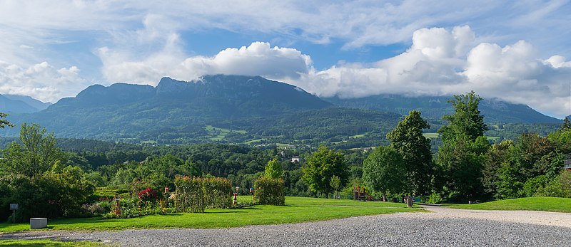 File:Landscape in La Roche-sur-Foron.jpg