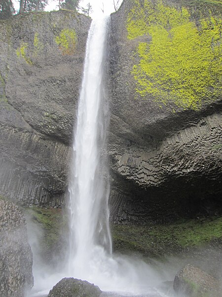 File:Latourell Falls, OR in March 2012.JPG