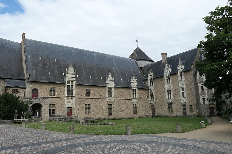 File:Laval - Vieux-Château 07.jpg