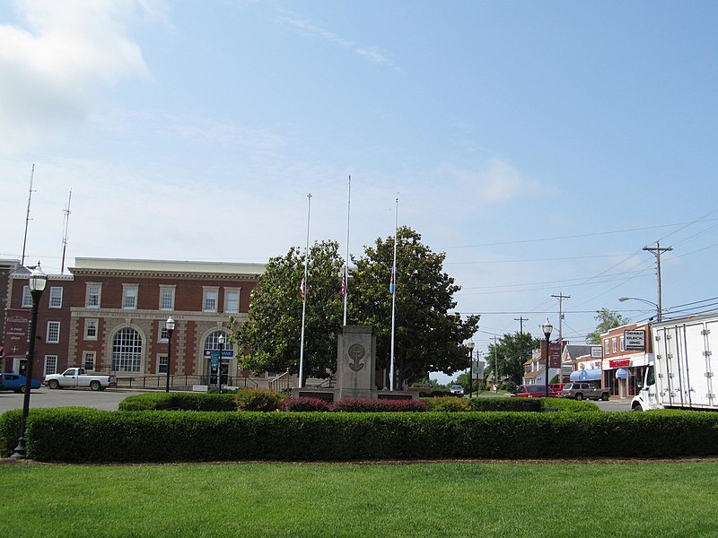 File:Leonardtown, Maryland - 8146395020.jpg