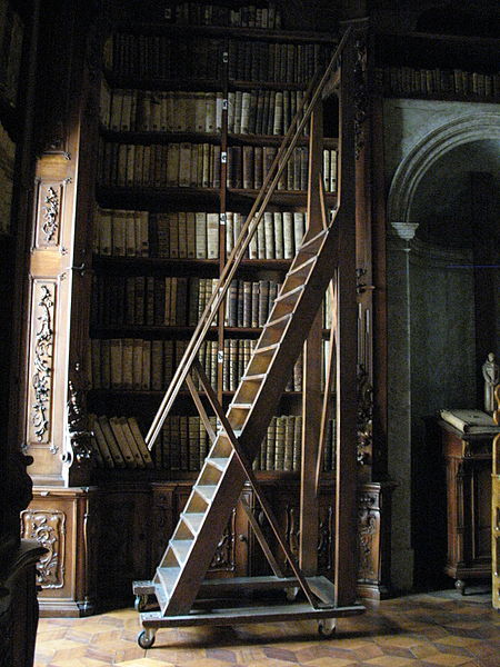 File:Library of the Catholic Seminar in Budapest, former monastery of the Order of Saint Paul the First Hermit 03.JPG