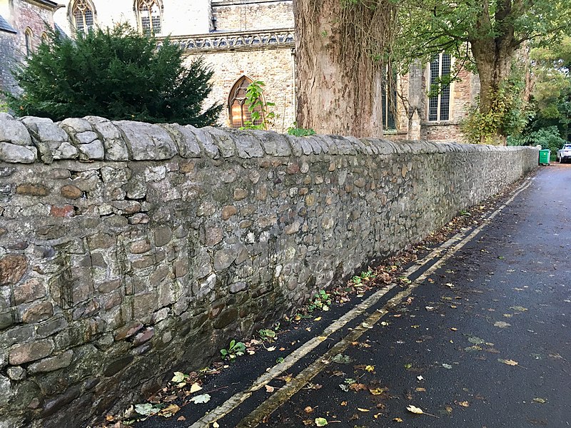 File:Llandaff Cathedral churchyard wall, October 2018 (2).jpg