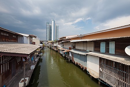 ไฟล์:Local_houses_along_Khlong_Ratchamontree_(II).jpg