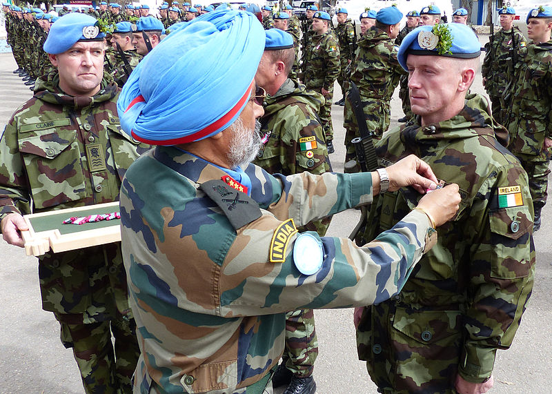 File:Lt Gen Singha & Pte Stephen McCabe, UNDOF Syria (13215909334).jpg