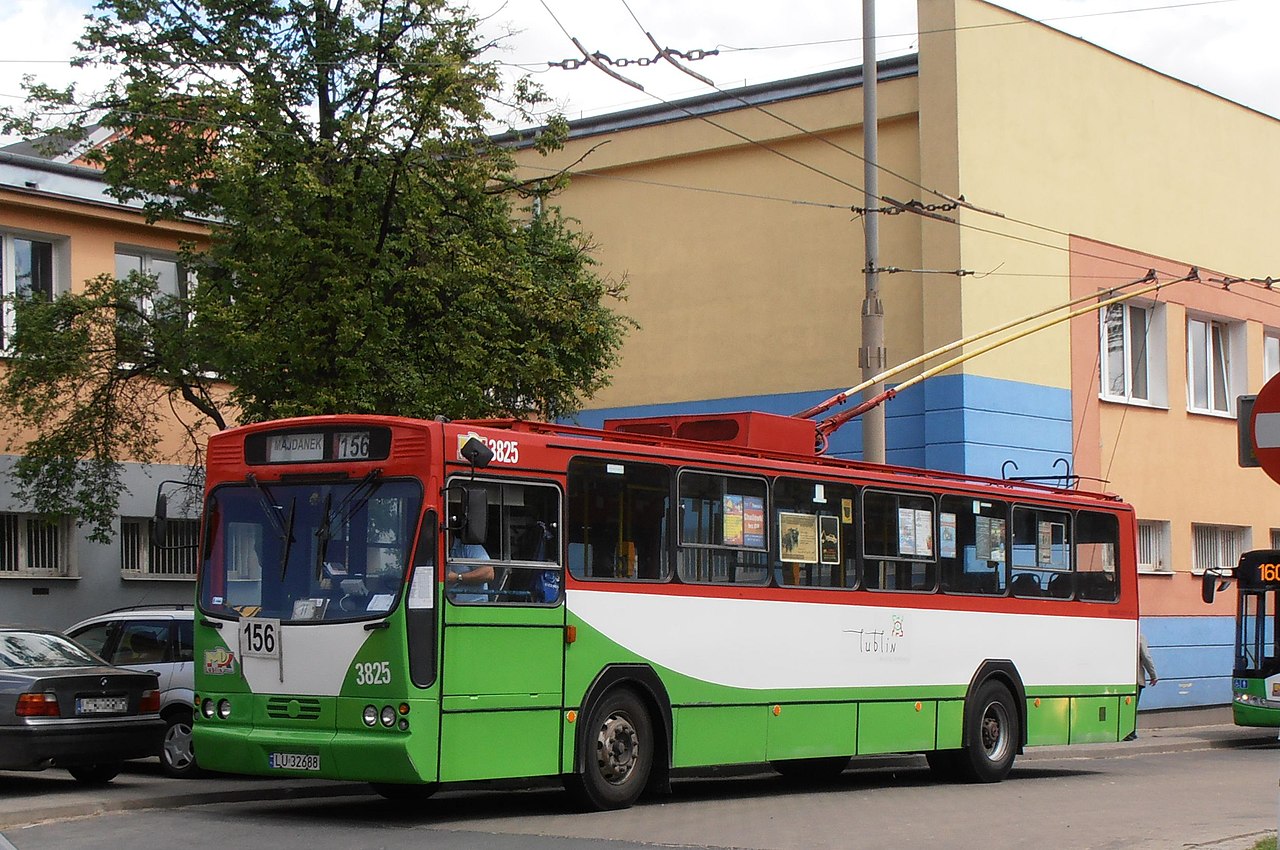 1280px-Lublin-trolleybus-Jelcz-PR110E-38