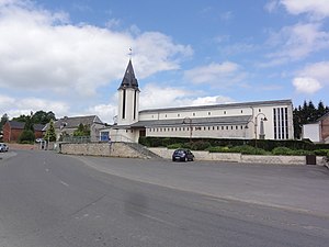 Luzoir (Aisne) place de l'église.JPG