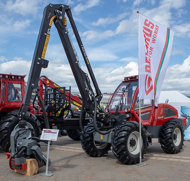 File:MTZ-Belarus forest harvester MLH-46 (1).jpg