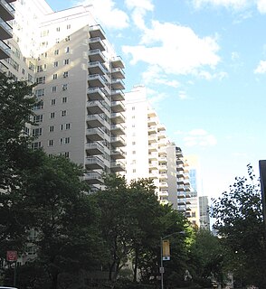 <span class="mw-page-title-main">Manhattan House</span> Residential skyscraper in Manhattan, New York