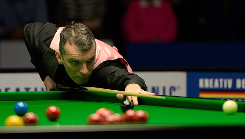 File:Mark Davis at Snooker German Masters (DerHexer) 2015-02-05 06.jpg