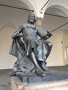 Matteo Civitali statue, Lucca.jpg