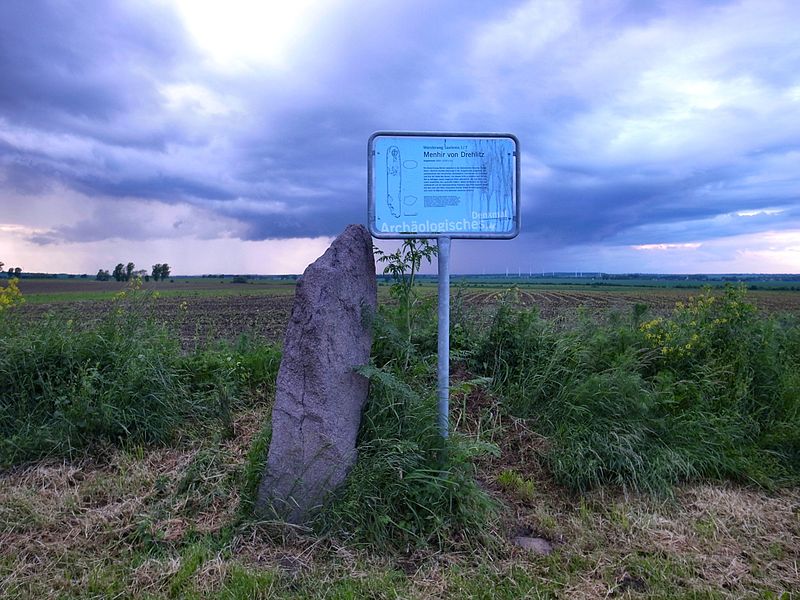 File:Menhir von Drehlitz.jpg