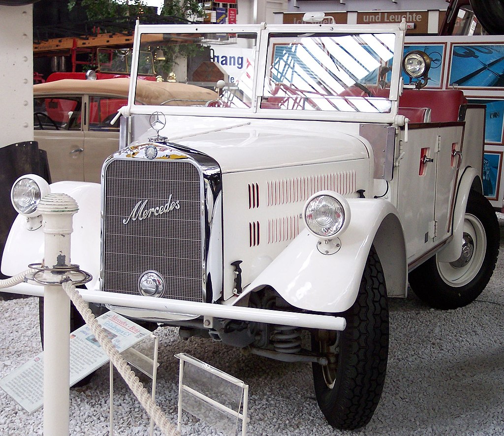 https://upload.wikimedia.org/wikipedia/commons/thumb/0/02/Mercedes_K%C3%BCbelwagen_G5.jpg/1024px-Mercedes_K%C3%BCbelwagen_G5.jpg