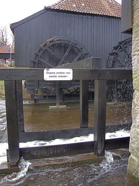 File:Molen Oostendorper Watermolen, Haaksbergen korenmolen schepraderen woelbak.jpg