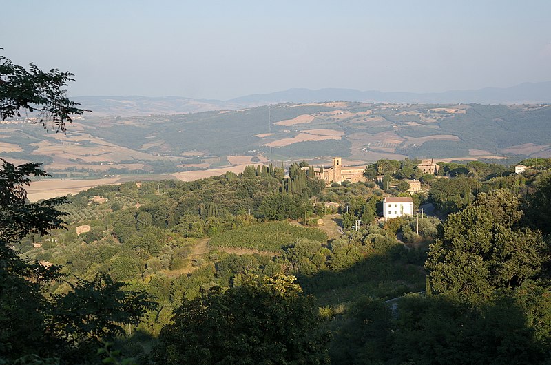 File:Montalcino - Veduta sulla Val d'Orcia 01.jpg