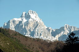 Jôf di Montasio sedd från Dogna-dalen.