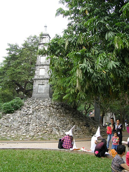 File:Monumento en Hanojo.jpg