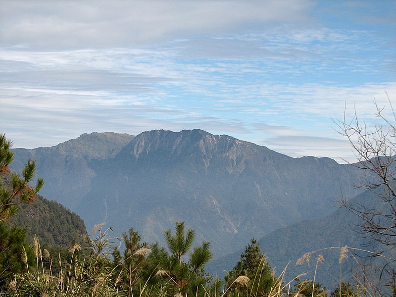 File:Mount Junda on a partly cloudy day.jpg