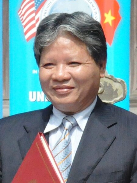 Tập_tin:Mr._Ha_Hung_Cuong.jpg