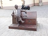 Náchod - Masarykovo náměstí, socha Josefa Škvoreckého
