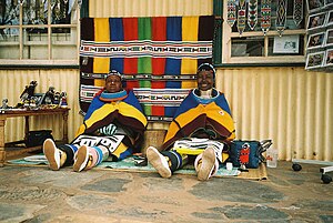 Ndebele: Religione e struttura sociale, Produzione artistica, Costumi