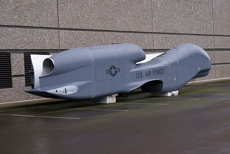 File:Northrop-Grumman RQ-4 Global Hawk RSideRear EASM 4Feb2010 (14404362090).jpg