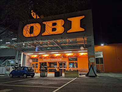 Obi in Tübingen am Abend vor der Eröffnung.jpg